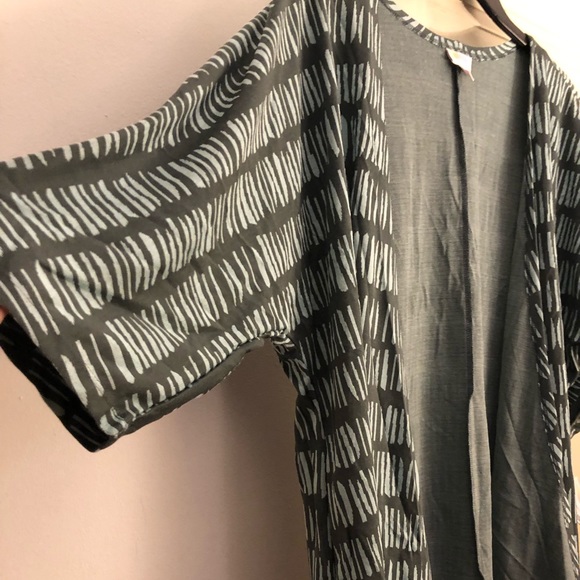 Brand new LuLaRoe lindsay kimono - Picture 1 of 3